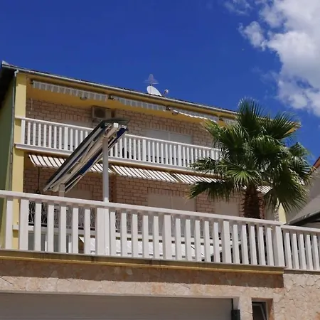 Two Palms Apartman *