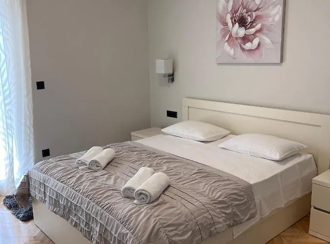 Two Palms Apartman Duce